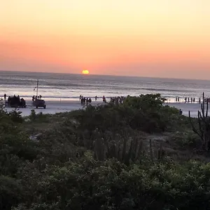 https://uaihostel.cabofriohotels.org